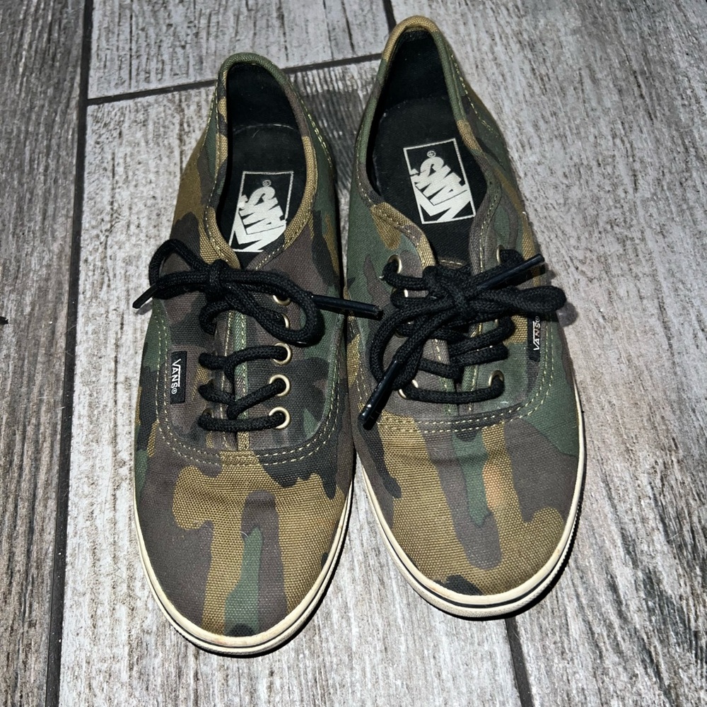 VANS CAMO LOW TOP WOMENS 7